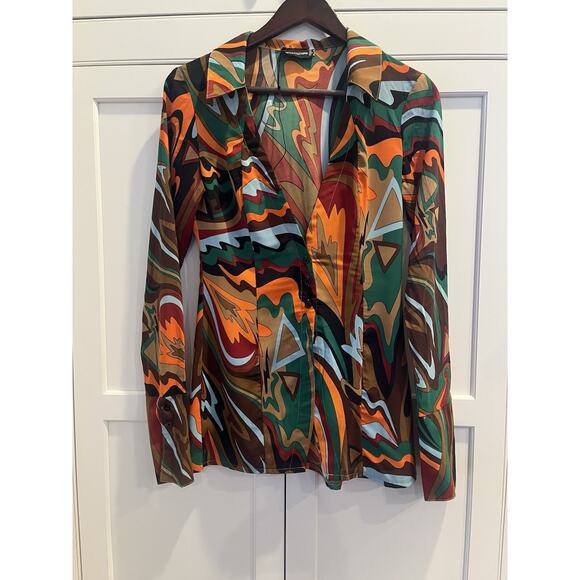 PRETTYLITTLETHING abstract print chiffon fitted shirt women size 6 v-neck NWT - Picture 2 of 8